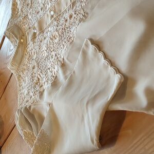 Beautiful Vintage Lace Detail Off White Button Down Shirt